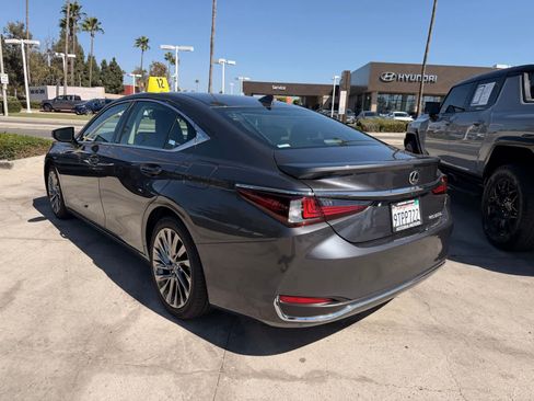 Used 2025 Lexus ES 300h w/ Accessory Package (Z1) FWD image 3