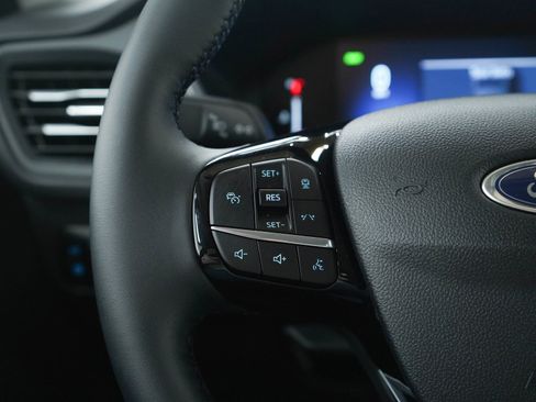 Used 2025 Ford Escape SE w/ Class II Trailer Tow Package image 25