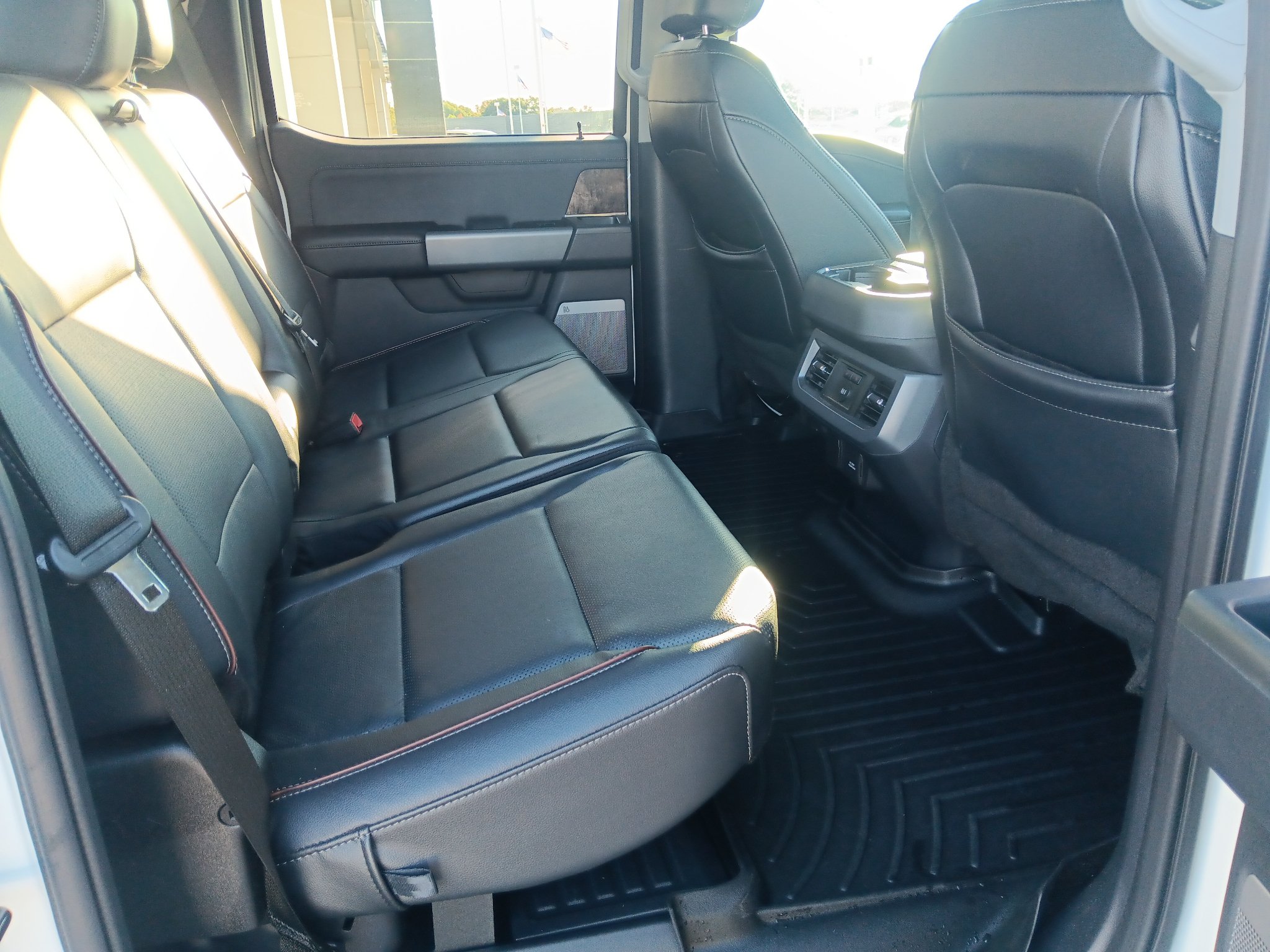 Used 2024 Ford F250 Lariat w/ Lariat Ultimate Package AWD/4WD image 22