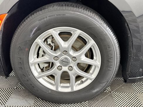 Used 2023 Chrysler Pacifica Touring FWD image 36