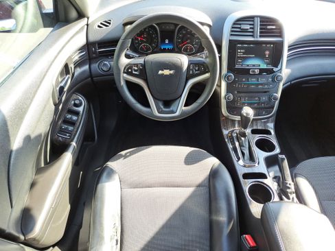 Used 2015 Chevrolet Malibu LT w/ Power Convenience Package image 9
