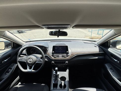 Used 2025 Nissan Altima 2.5 SV FWD image 29