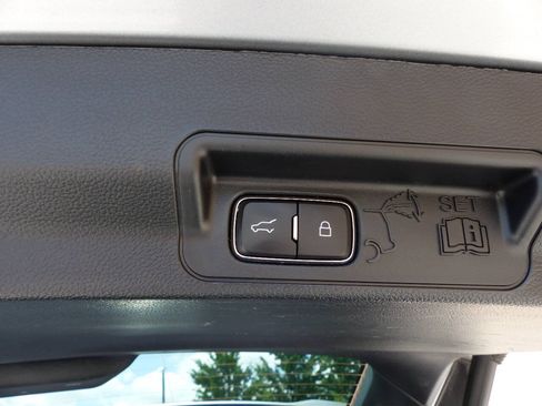 Used 2021 Ford Explorer XLT w/ Equipment Group 202A AWD/4WD image 43