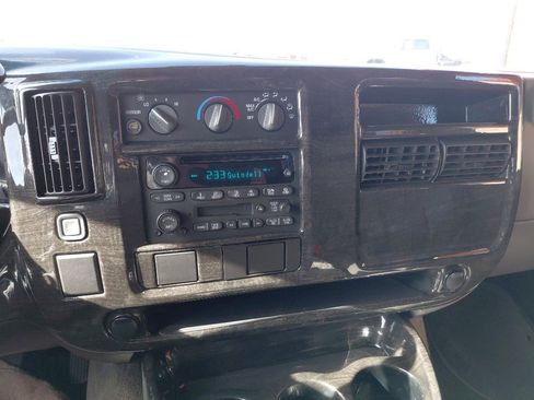 Used 2005 GMC Savana 1500 AWD w/ Preferred Equipment Group image 20