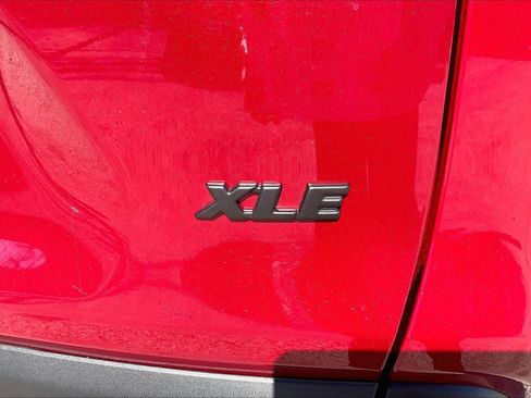 Used 2025 Toyota RAV4 XLE Premium image 8