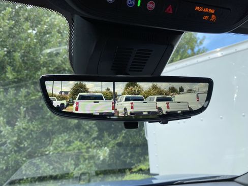 Used 2026 Chevrolet Equinox LT w/ Safety and Technology Package FWD image 32