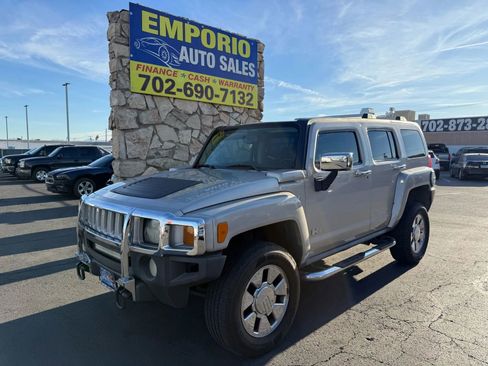 Used 2007 HUMMER H3 image 2