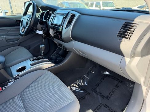 Used 2015 Toyota Tacoma PreRunner w/ SR5 Package RWD image 9