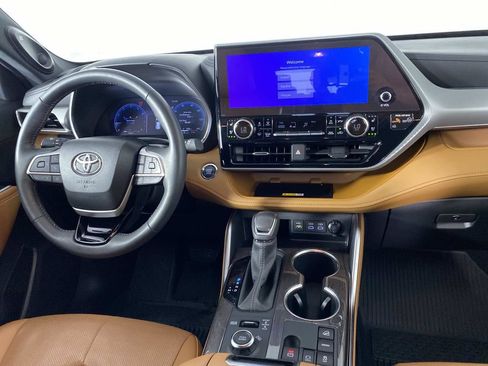Used 2023 Toyota Highlander Platinum AWD/4WD image 15