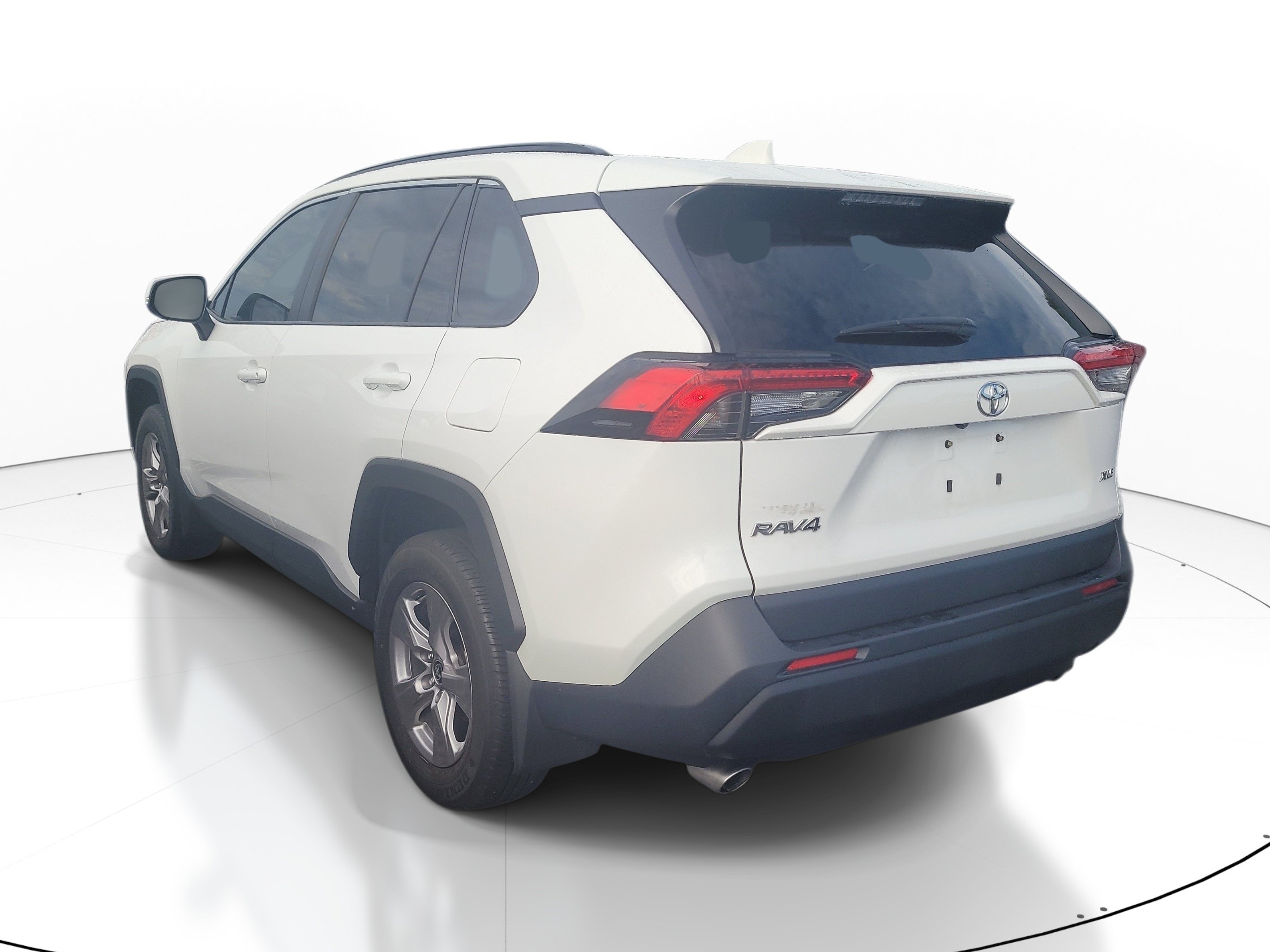 Used 2025 Toyota RAV4 XLE w/ Convenience Package FWD image 5