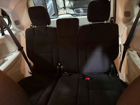 Used 2018 Dodge Grand Caravan SE w/ UConnect Hands-Free Group image 37