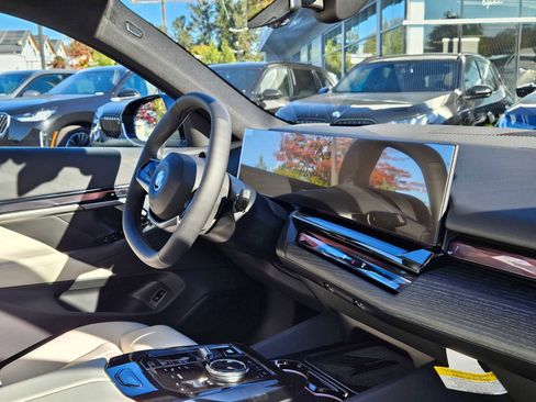 Used 2026 BMW i5 eDrive40 image 12