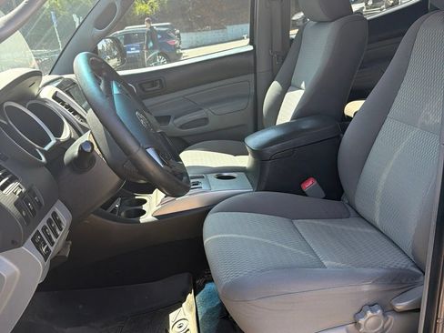Used 2014 Toyota Tacoma 4x4 Double Cab w/ SR5 Package image 10
