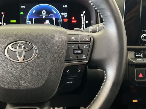 Used 2025 Toyota Camry SE FWD image 36