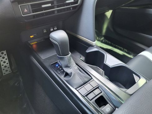 Used 2026 Toyota Camry SE w/ Multimedia Upgrade Package image 11