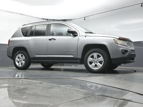 Used 2016 Jeep Compass Sport FWD image 28