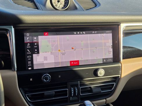 Used 2025 Porsche Macan image 22