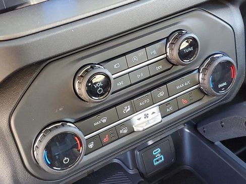 New 2025 Ford Bronco Badlands image 18