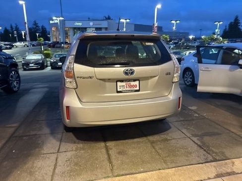 Used 2014 Toyota Prius V Two image 13