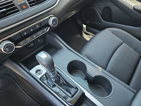 Used 2024 Nissan Altima 2.5 S FWD image 23
