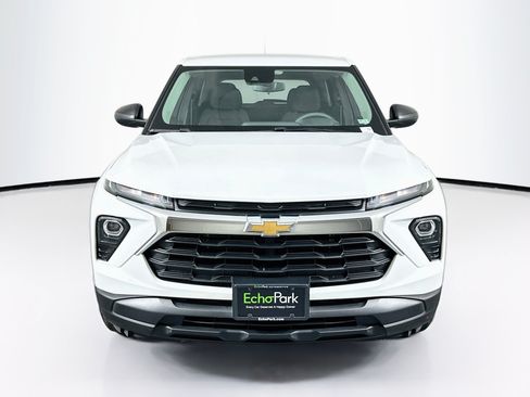 Used 2024 Chevrolet TrailBlazer LS FWD image 2