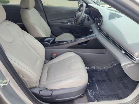 Used 2021 Hyundai Elantra SEL w/ Convenience Package image 10