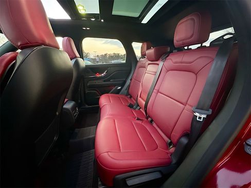 Used 2025 Lincoln Corsair Reserve image 4