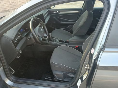 Used 2025 Volkswagen Jetta Sport FWD image 4