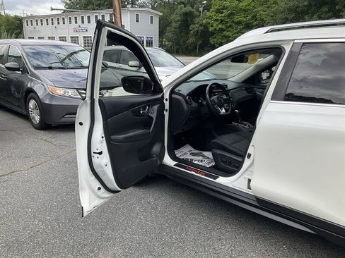 Used 2019 Nissan Rogue SV AWD/4WD image 21