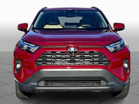 Used 2022 Toyota RAV4 XLE Premium image 3