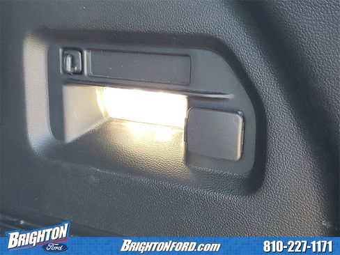 Used 2023 Ford Explorer XLT image 8