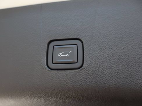 Used 2023 Chevrolet Traverse LT AWD/4WD image 26