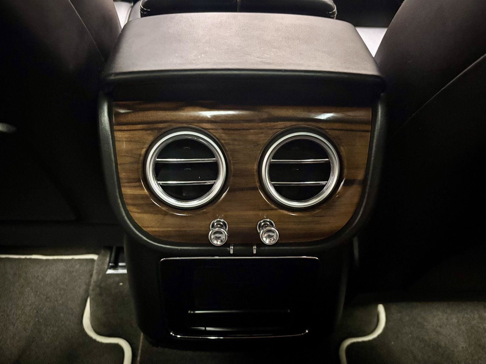 Used 2018 Bentley Bentayga AWD/4WD image 25
