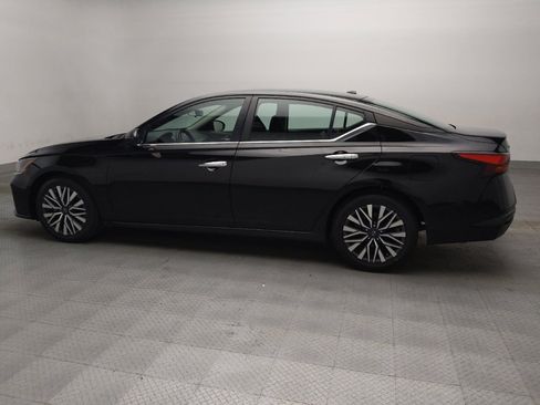 Used 2024 Nissan Altima 2.5 SV FWD image 3