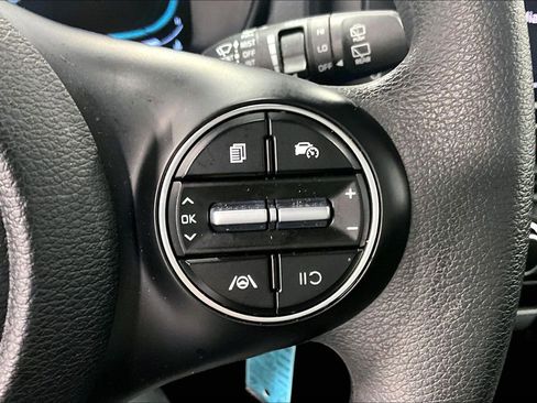 Used 2025 Kia Soul LX image 24