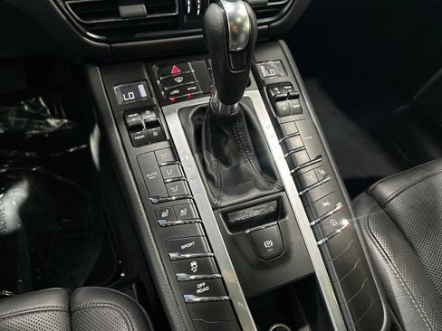 Used 2021 Porsche Macan AWD/4WD image 60