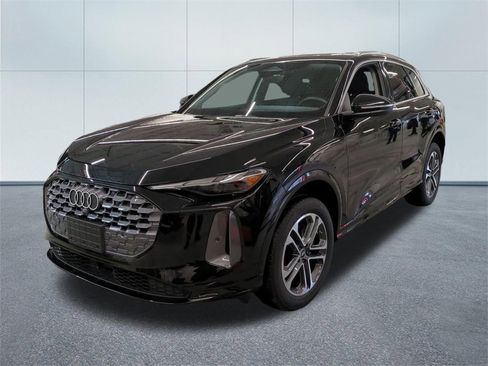 Used 2025 Audi Q5 Premium w/ Convenience Package image 7