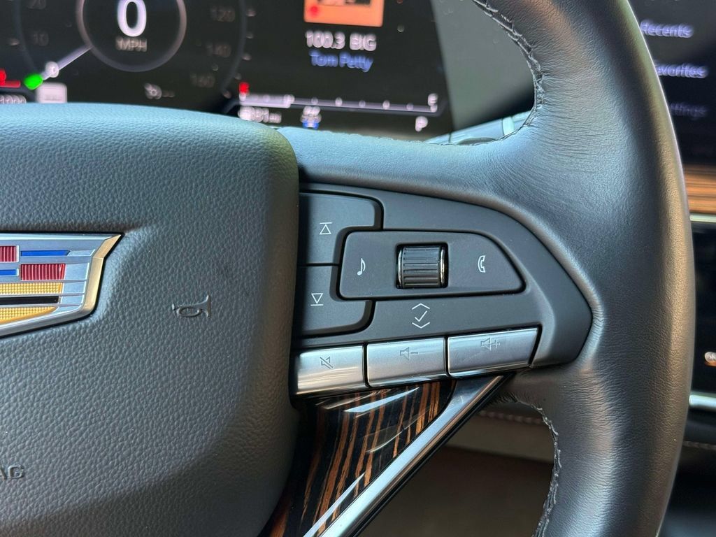 Certified 2024 Cadillac Escalade Luxury AWD/4WD image 33