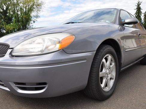 Used 2006 Ford Taurus SEL FWD image 2