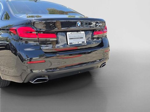 Used 2023 BMW 530i w/ Convenience Package RWD image 4