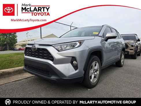 Used 2020 Toyota RAV4 XLE FWD image 1