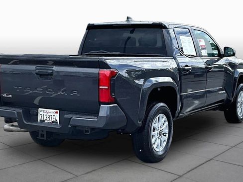 Used 2025 Toyota Tacoma SR5 AWD/4WD image 12