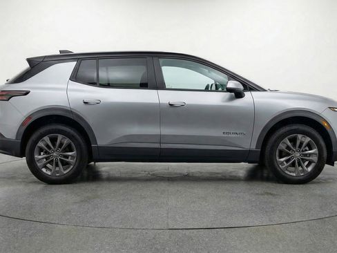 Used 2025 Chevrolet Equinox LT FWD image 11