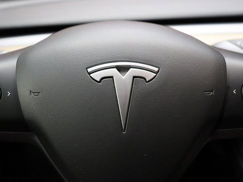 Used 2023 Tesla Model Y Long Range image 42