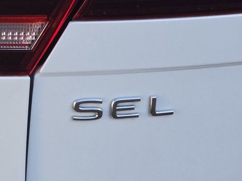 Used 2024 Volkswagen Tiguan SEL R-Line image 10