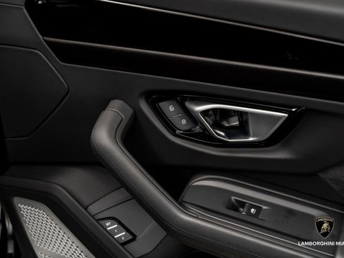 Used 2024 Lamborghini Urus S image 44
