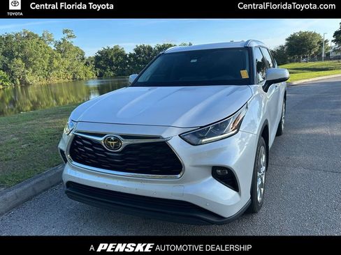 Used 2025 Toyota Highlander Limited AWD/4WD image 1