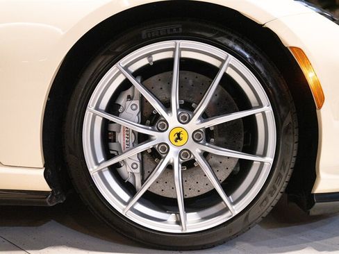 Used 2019 Ferrari 812 Superfast RWD image 9