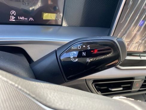 New 2025 Volkswagen Tiguan SE w/ Panoramic Sunroof Package image 31