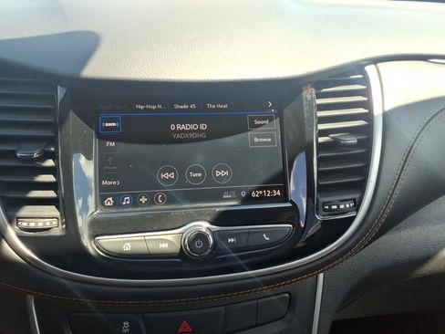 Used 2020 Chevrolet Trax LT w/ LT Convenience Package FWD image 16